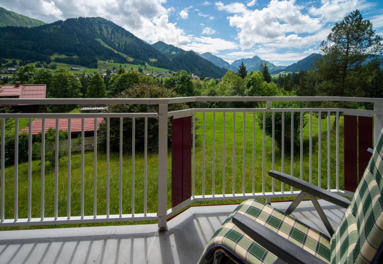 Hotel Bellevue Riezlern Exterior photo