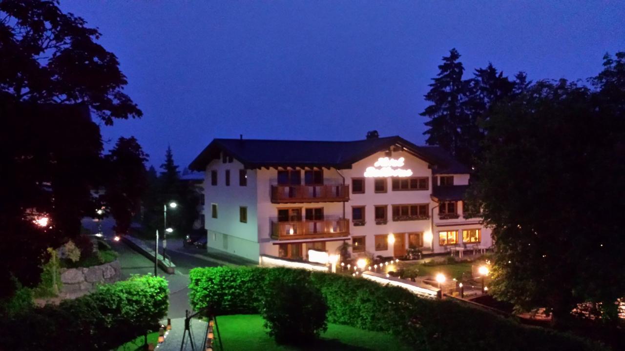 Hotel Bellevue Riezlern Exterior photo