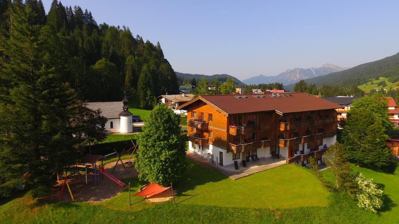Hotel Bellevue Riezlern Exterior photo